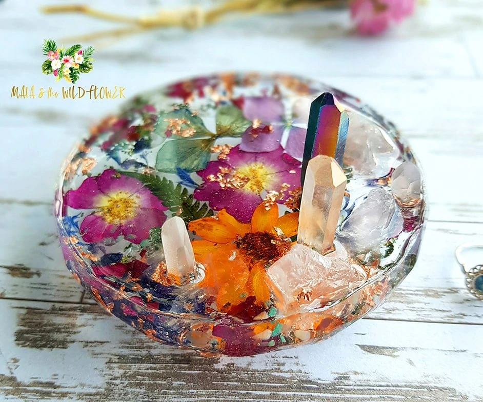 things to put in resin jewelry