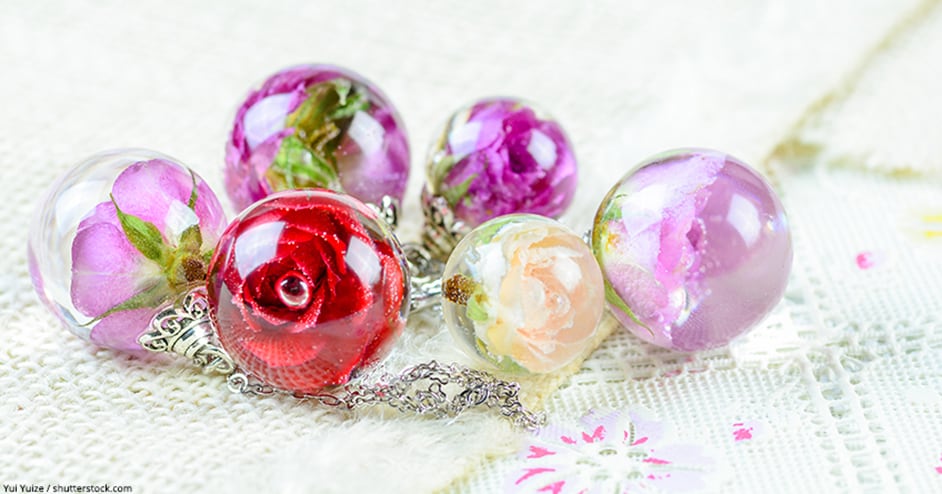 how-to-make-resin-jewelry