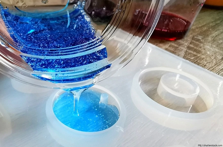 how long does resin take to cure under uv light