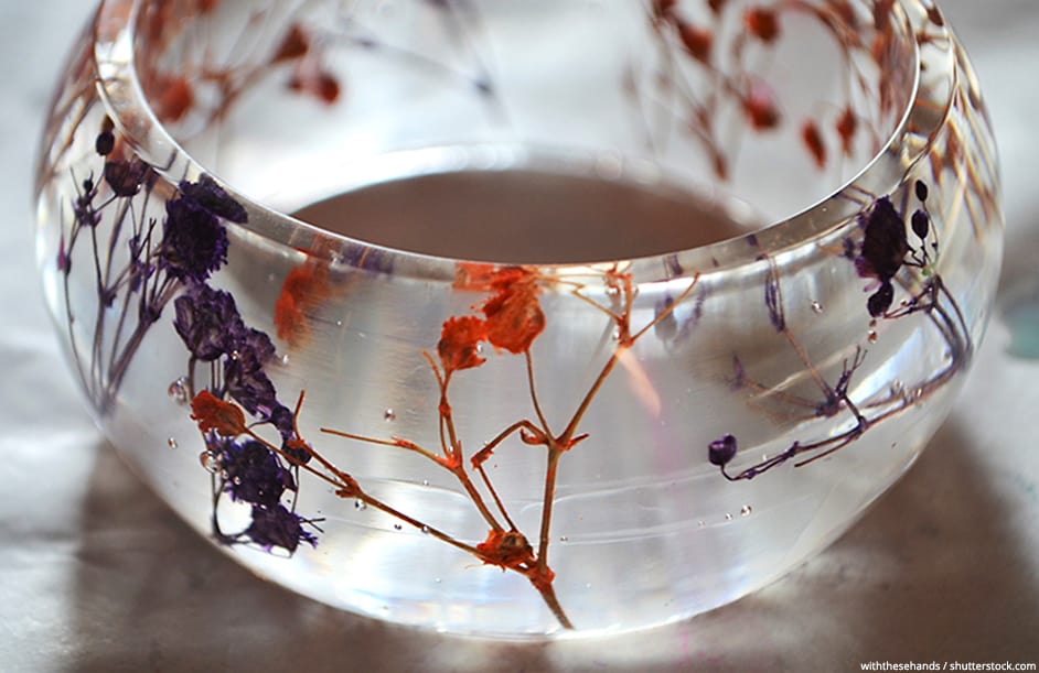how to preserve flowers in resin