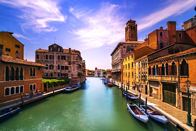 What Colors Go With Bronze? Warm Metals Color Schemes